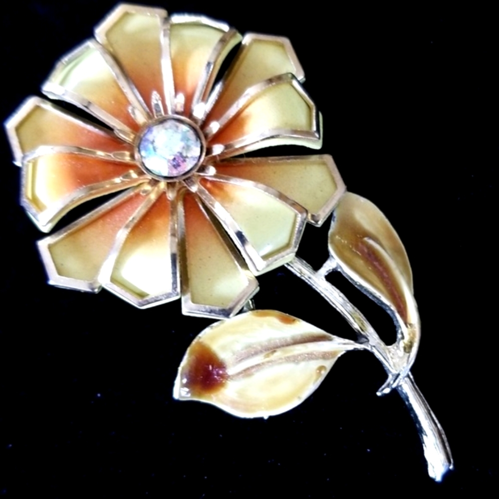 Vintage Mid Century Enamel Flower Brooch Pin - Picture 6 of 11